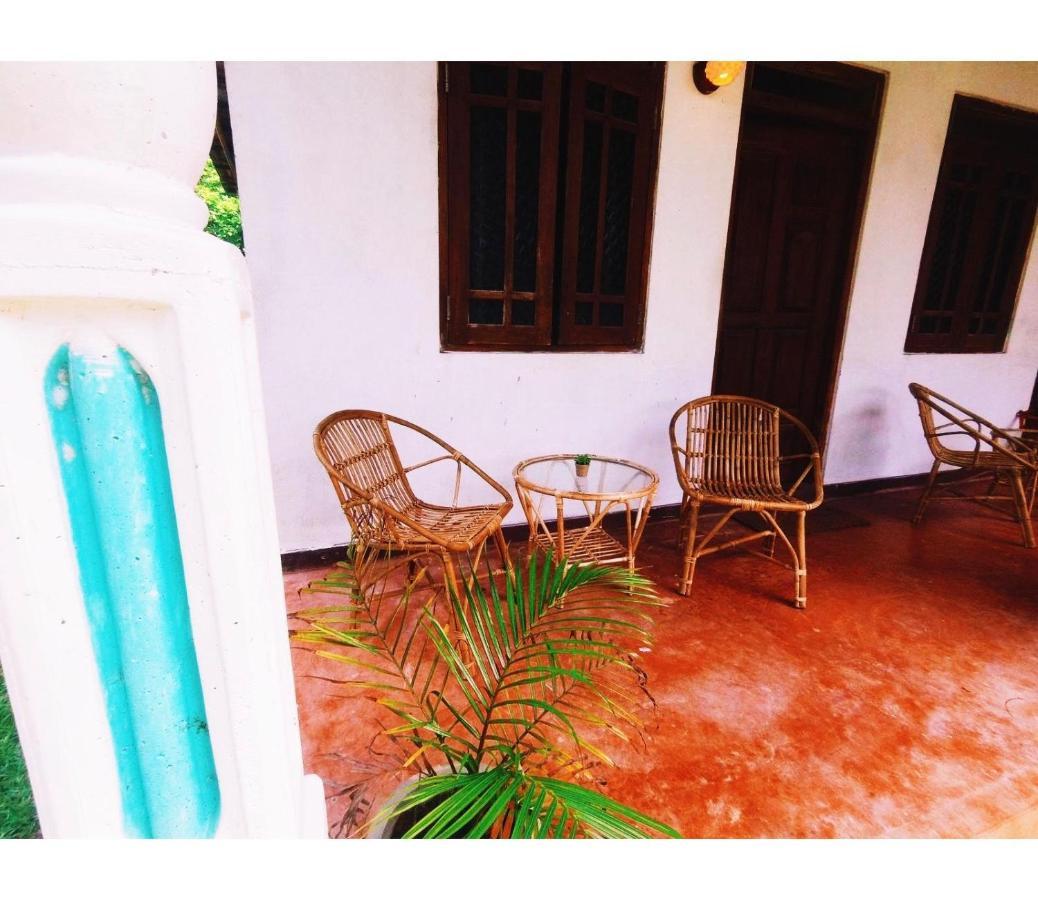 Hotel Lotus Surf House Midigama East Pokoj fotografie