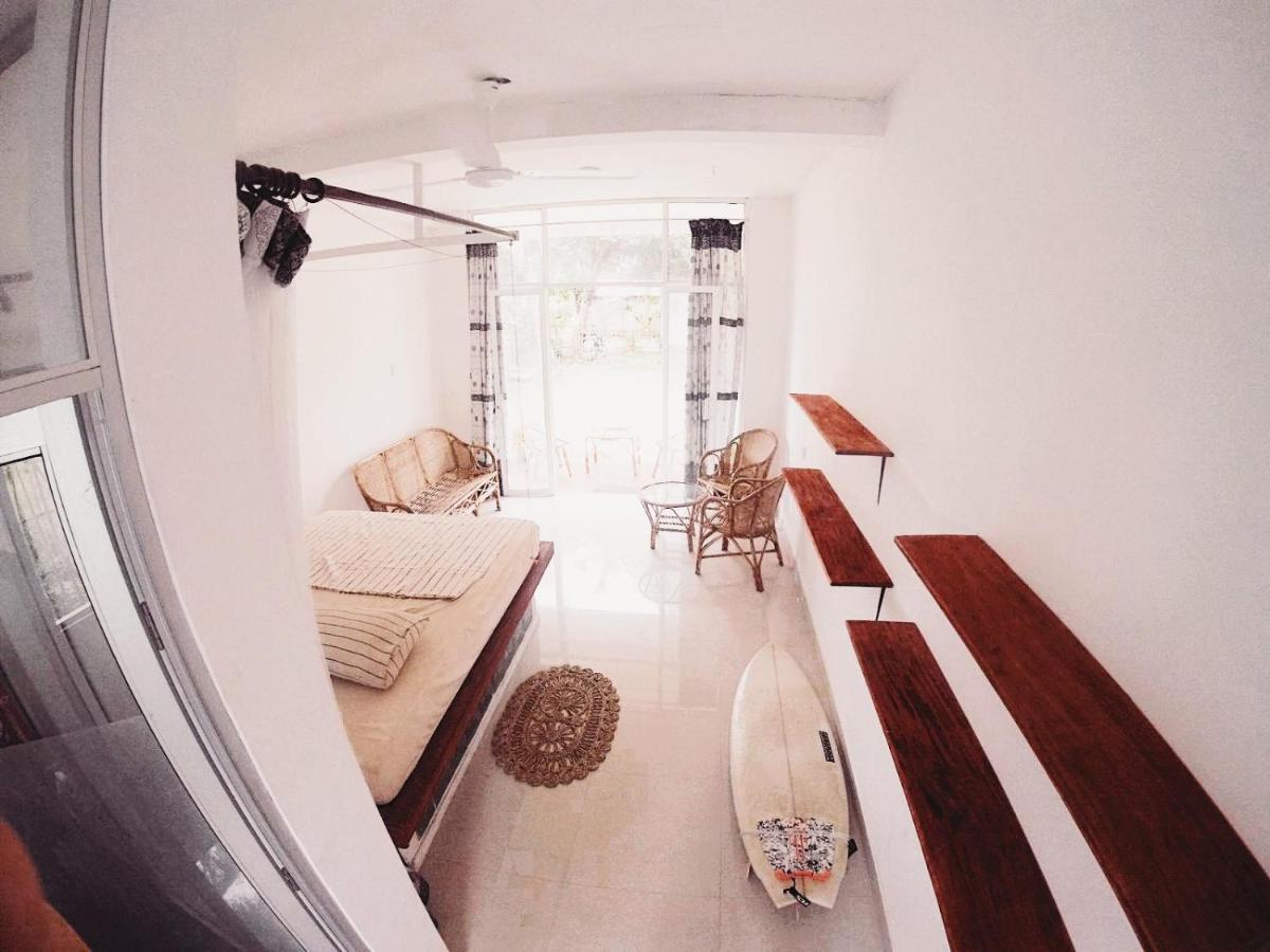 Hotel Lotus Surf House Midigama East Pokoj fotografie